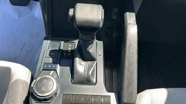 Used 2024 Toyota Tacoma SR5 AWD/4WD image 22