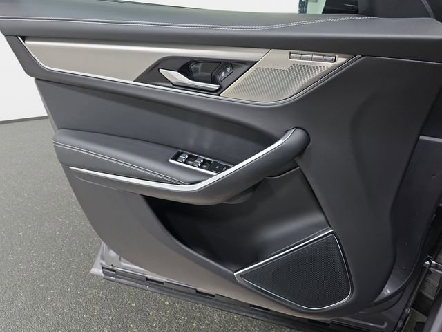 Used 2024 Jaguar F-PACE R-Dynamic S image 27