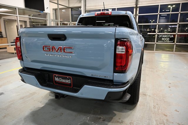 Used 2025 GMC Canyon Denali image 5