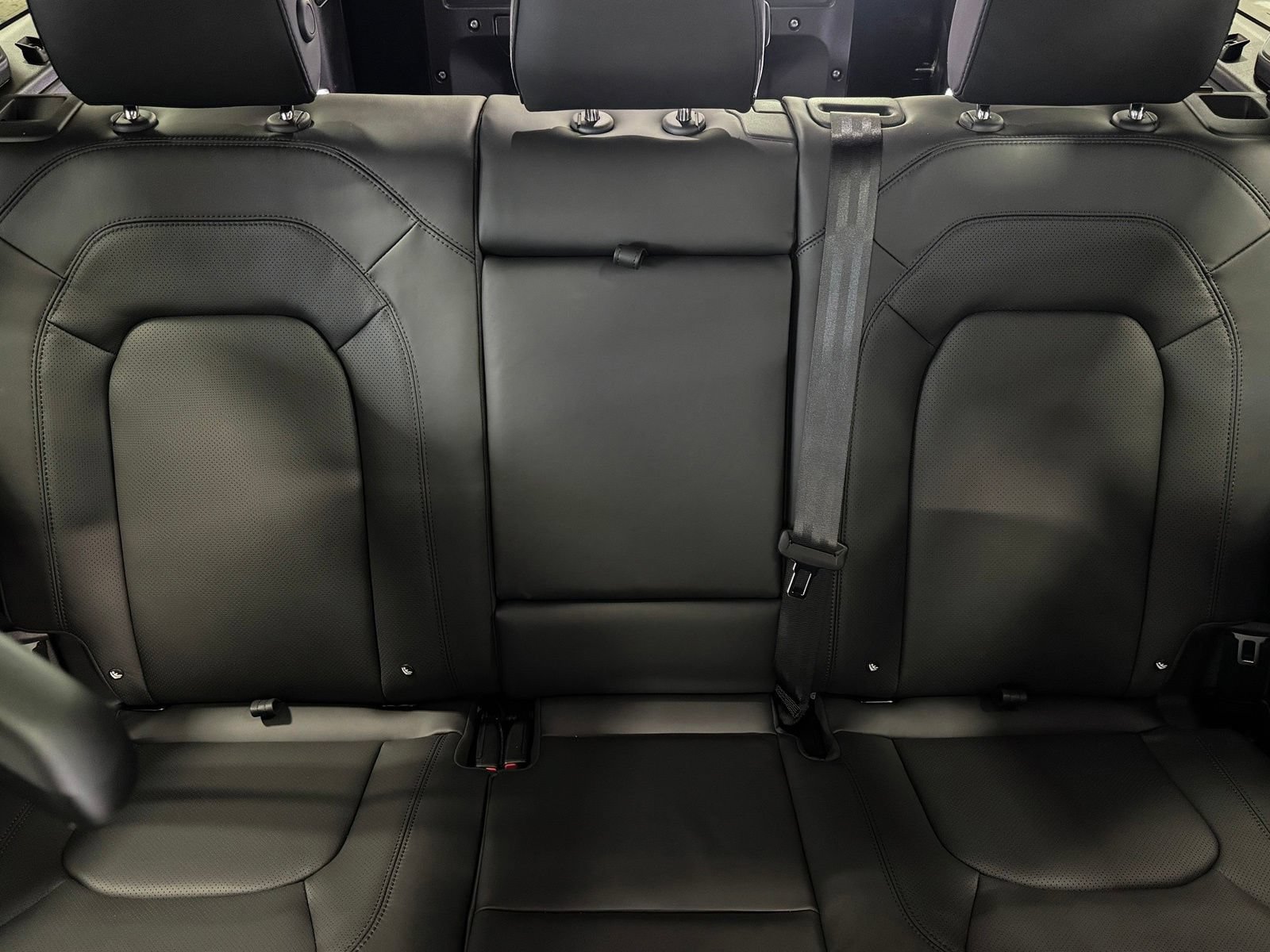 New 2026 Land Rover Defender 110 X-Dynamic SE AWD/4WD image 31