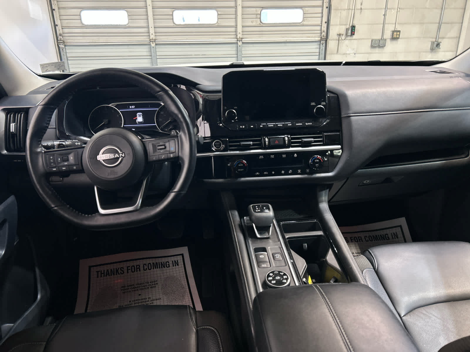 Used 2024 Nissan Pathfinder SL AWD/4WD image 12