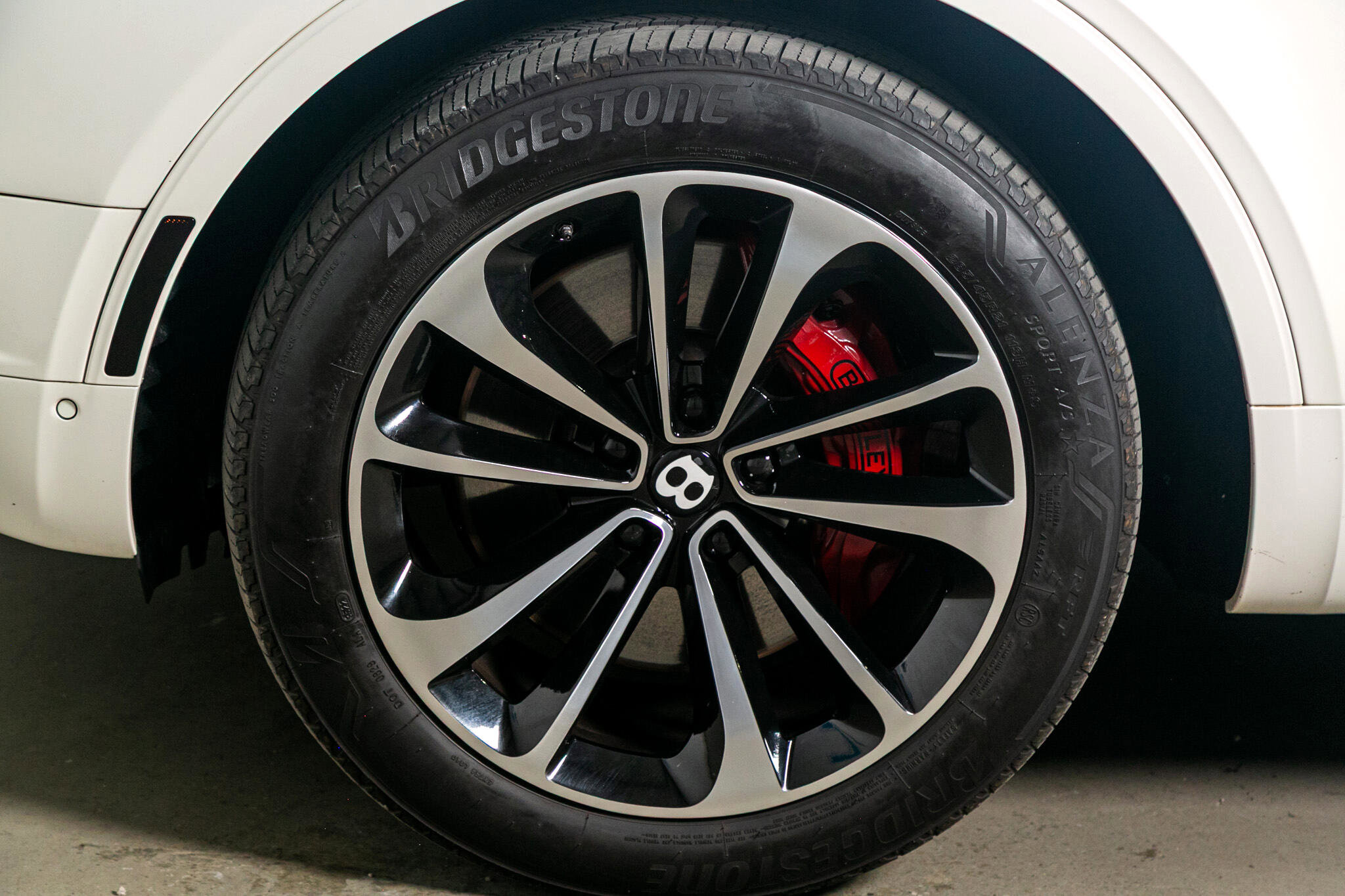 Used 2017 Bentley Bentayga image 18