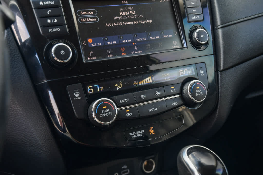 Used 2020 Nissan Rogue SV FWD image 23