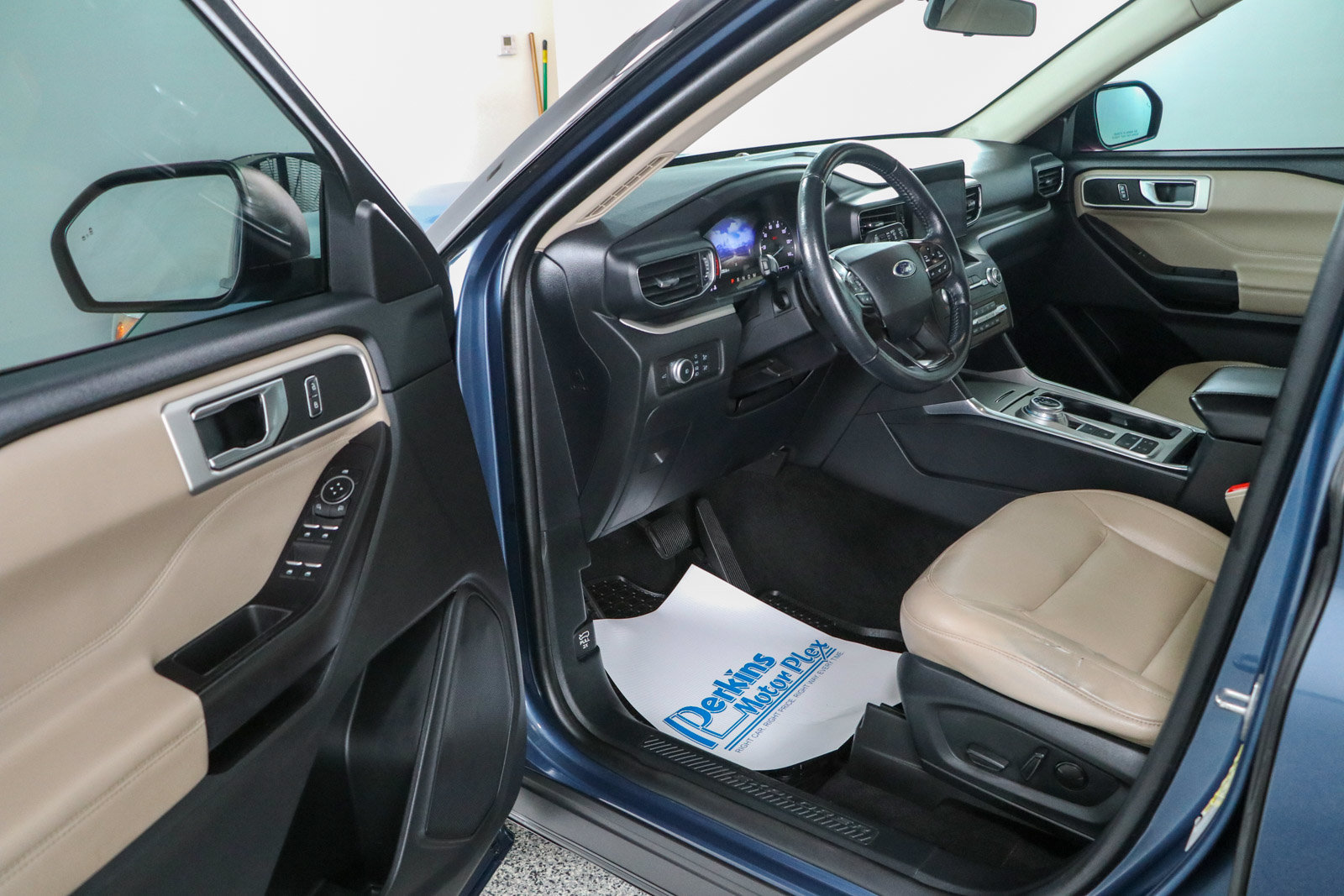 Used 2020 Ford Explorer XLT w/ Equipment Group 202A RWD image 3