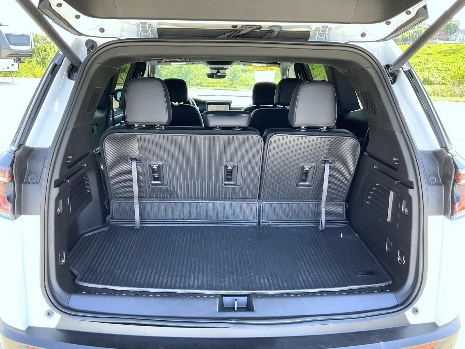 Certified 2026 GMC Acadia Elevation w/ Elevation Premium Package AWD/4WD image 22