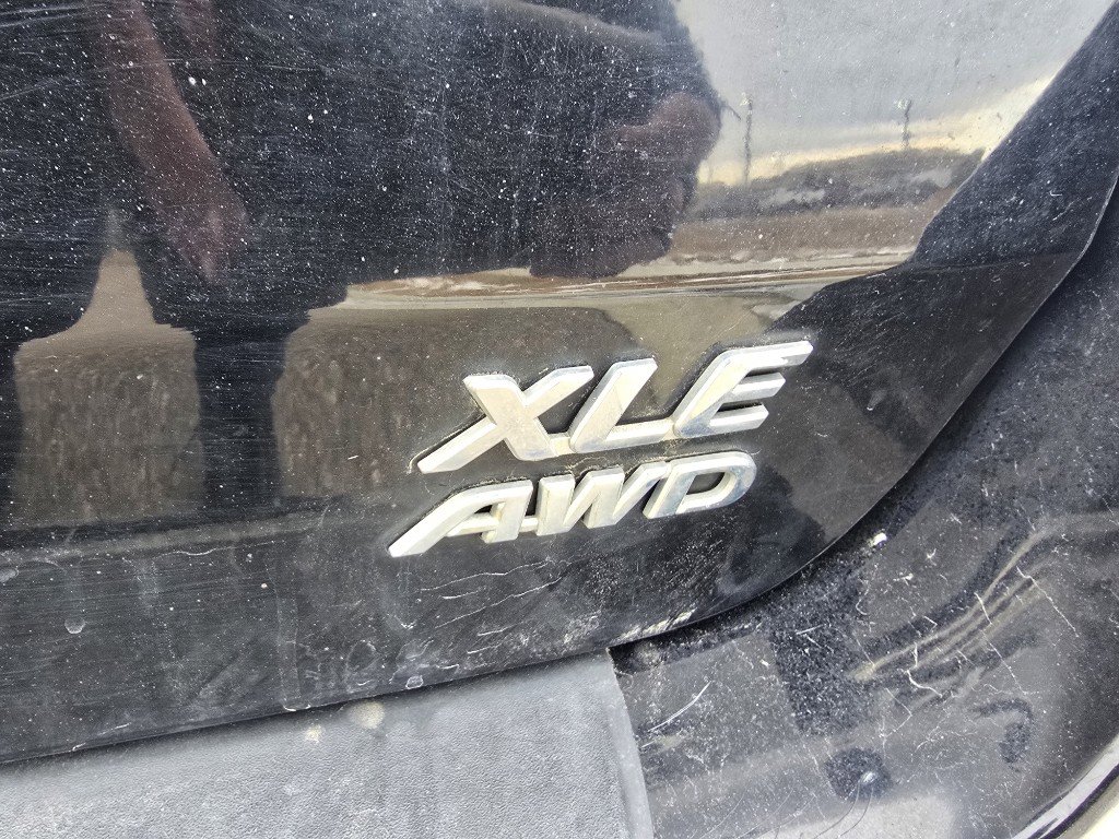 Used 2014 Toyota Sienna XLE image 10