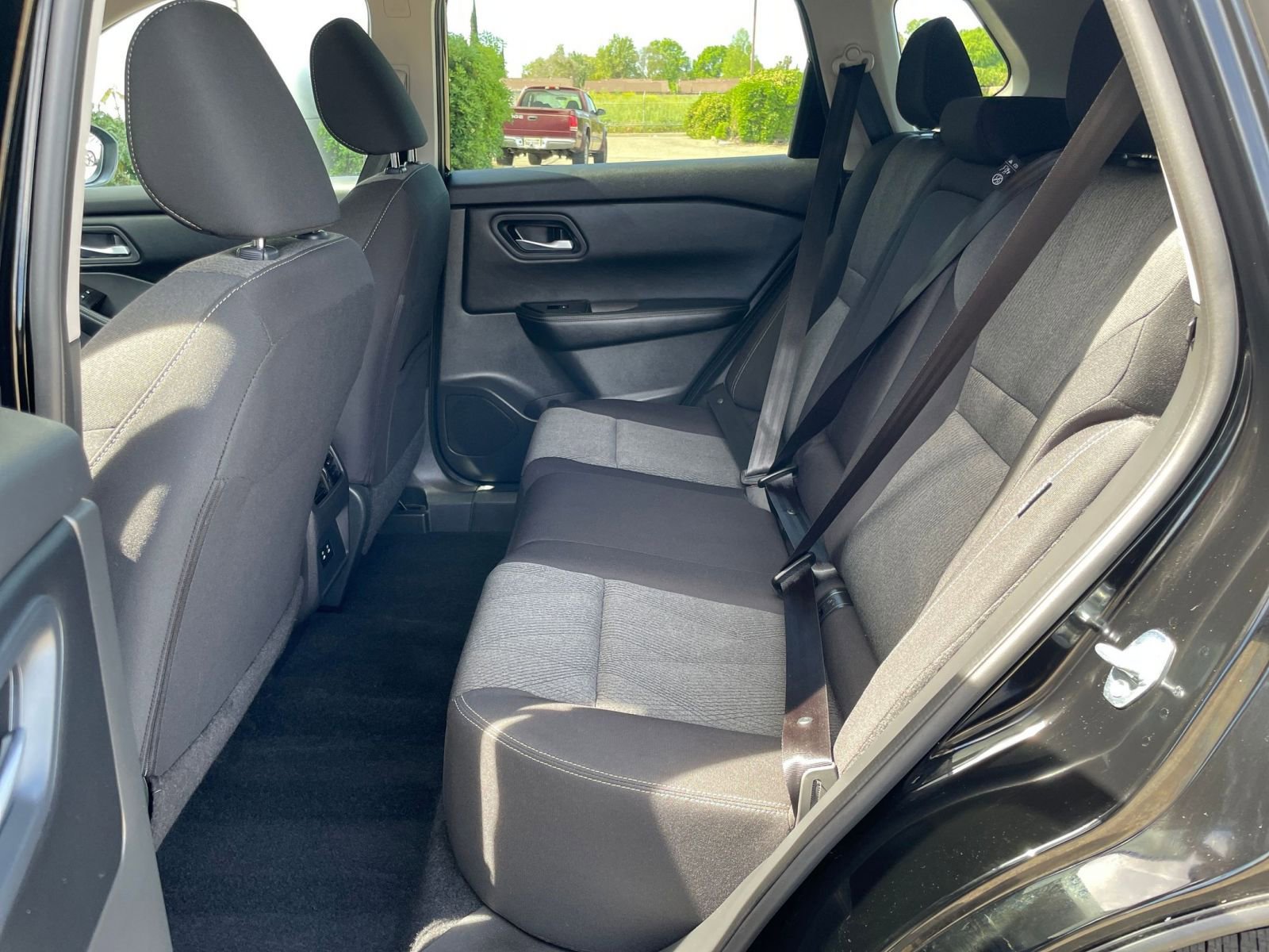 Used 2025 Nissan Rogue SV image 28