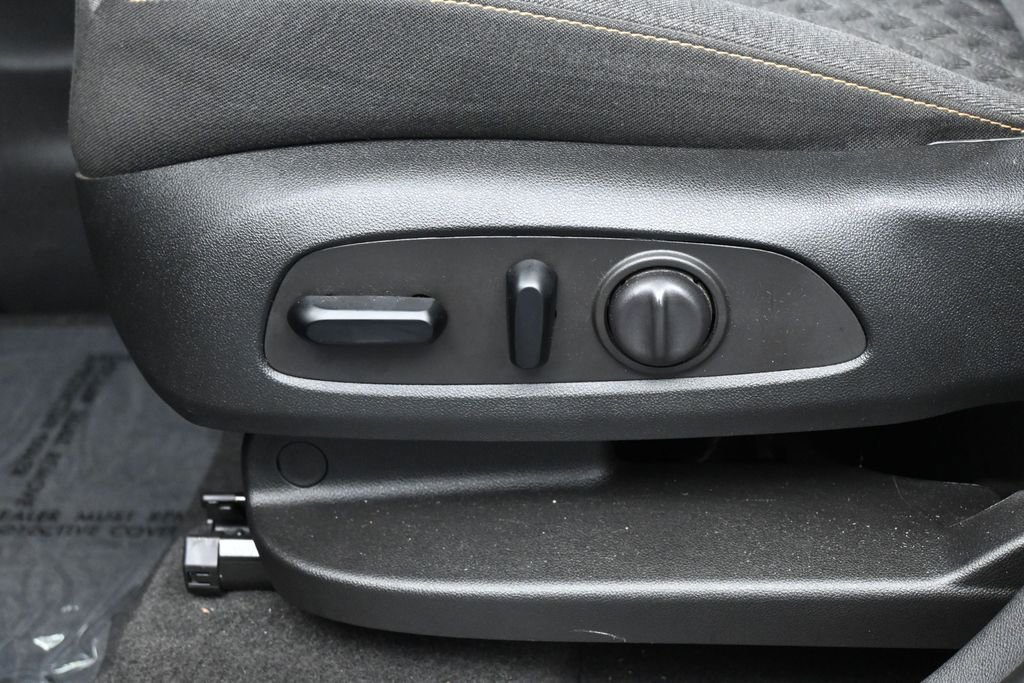 Used 2023 Chevrolet Equinox LT FWD image 12