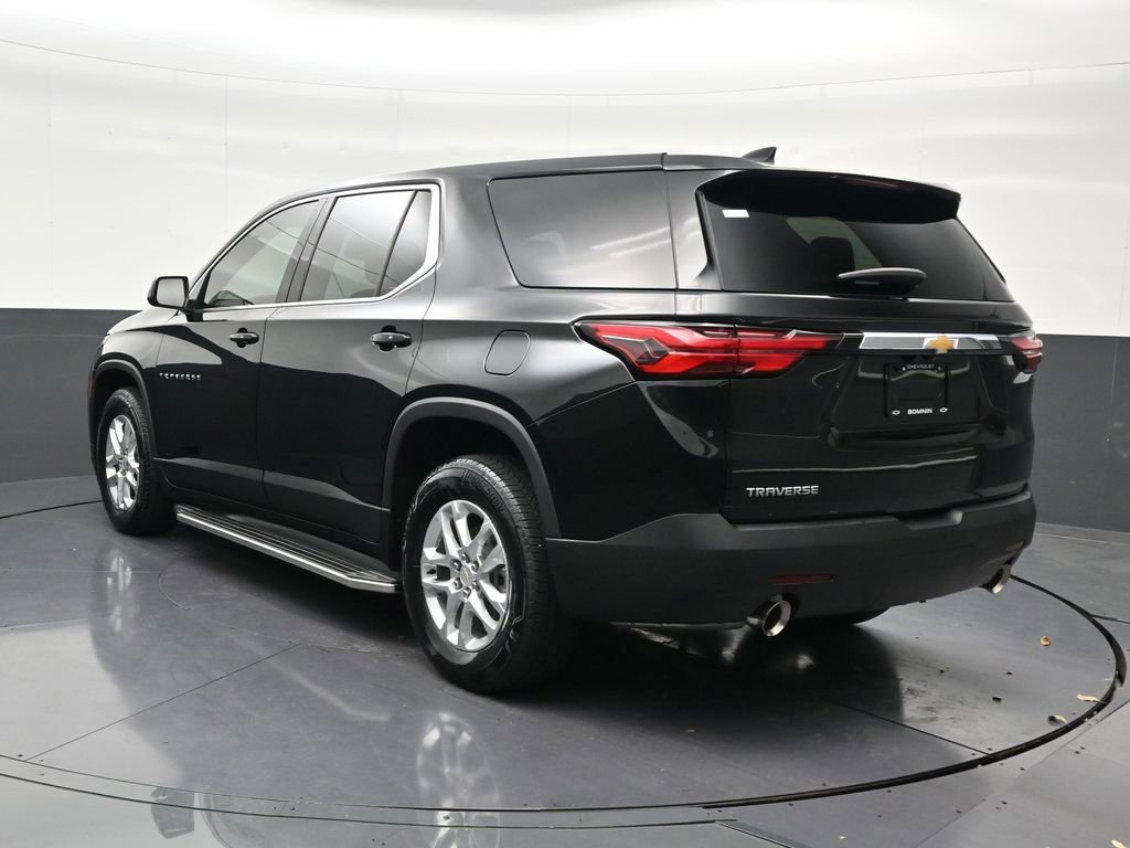 Used 2023 Chevrolet Traverse LS image 3