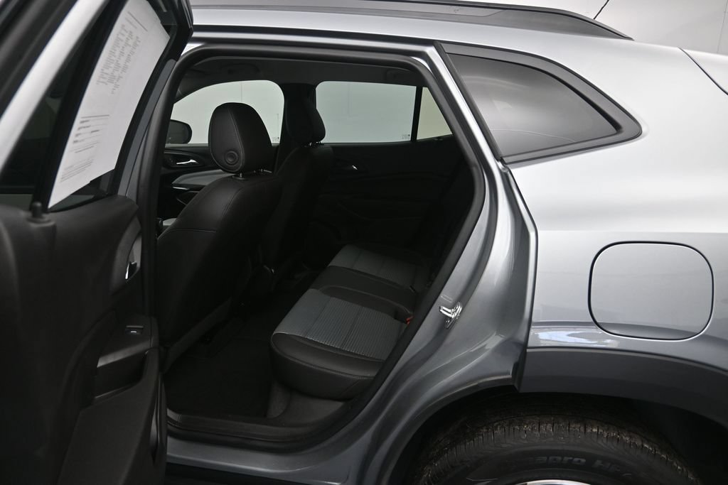 Certified 2025 Chevrolet Trax LT FWD image 22