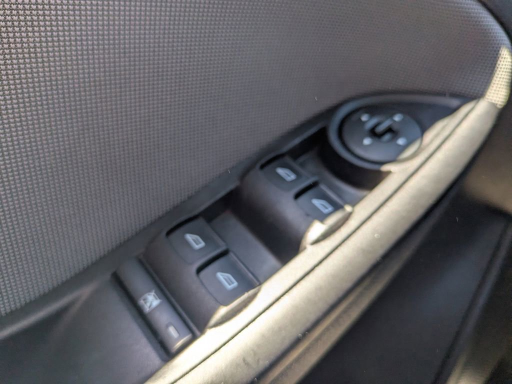 Used 2014 Ford Focus SE w/ SE Winter Package image 21