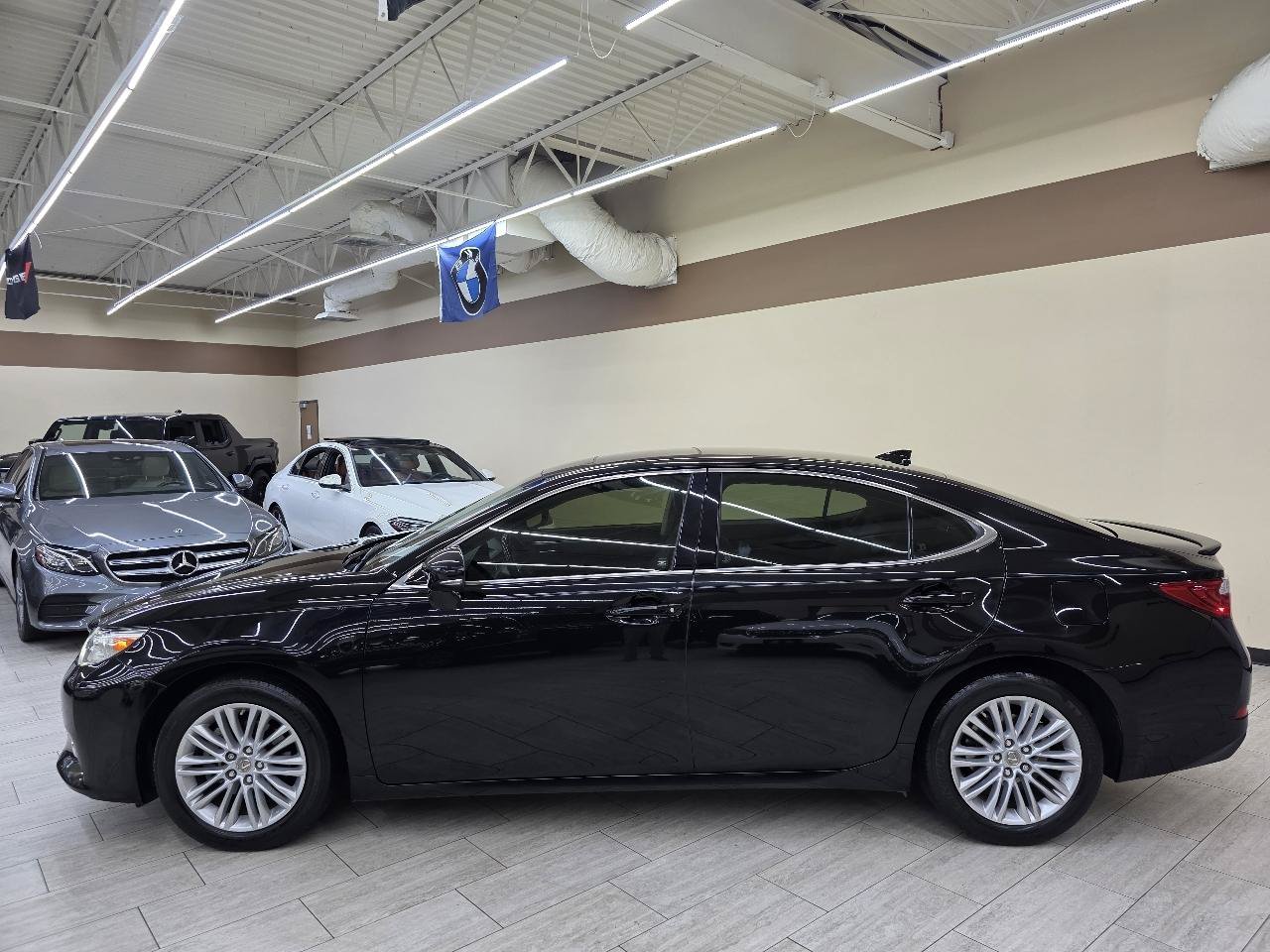 Used 2015 Lexus ES 350 w/ Luxury Package FWD image 9