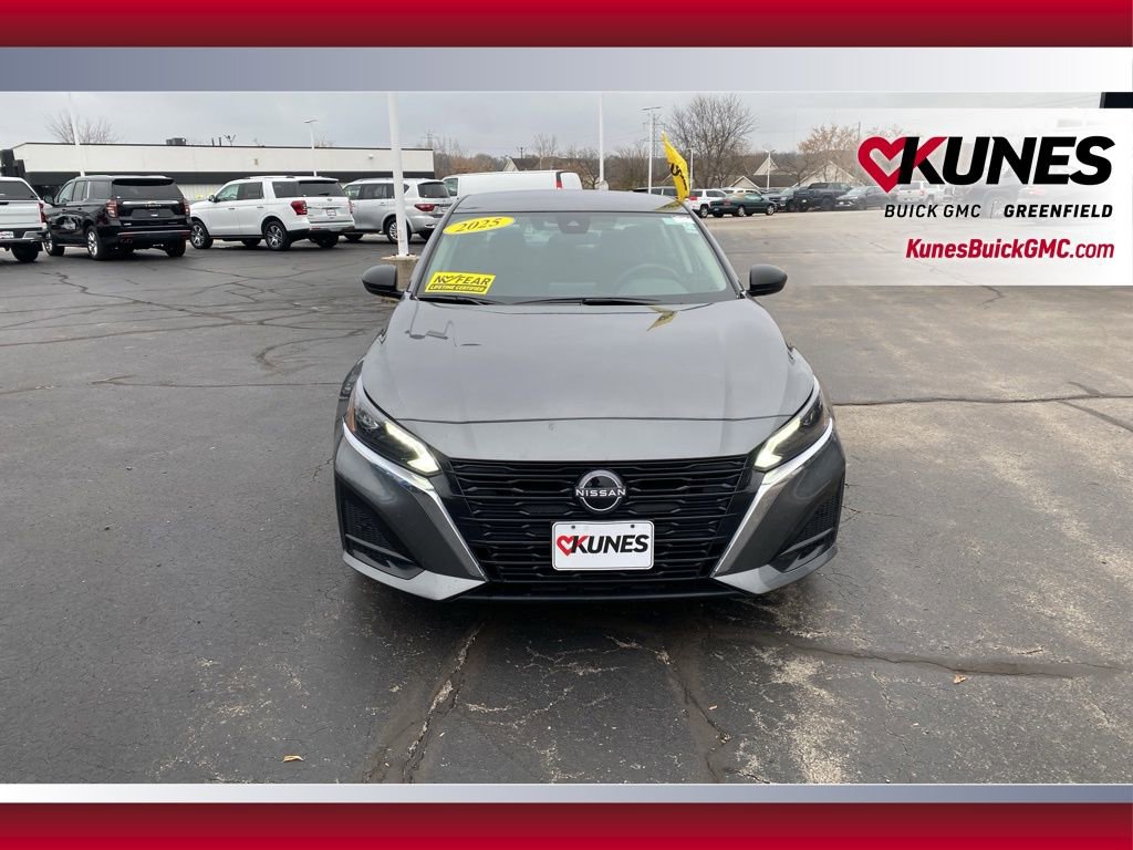 Used 2025 Nissan Altima 2.5 SV image 13