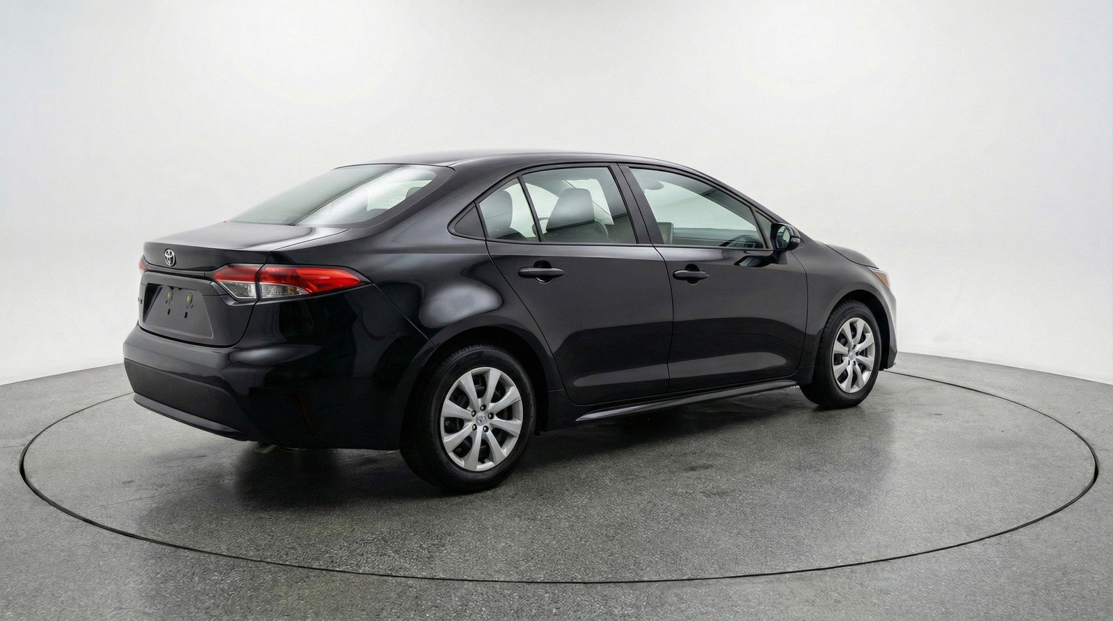 Used 2025 Toyota Corolla LE FWD image 9