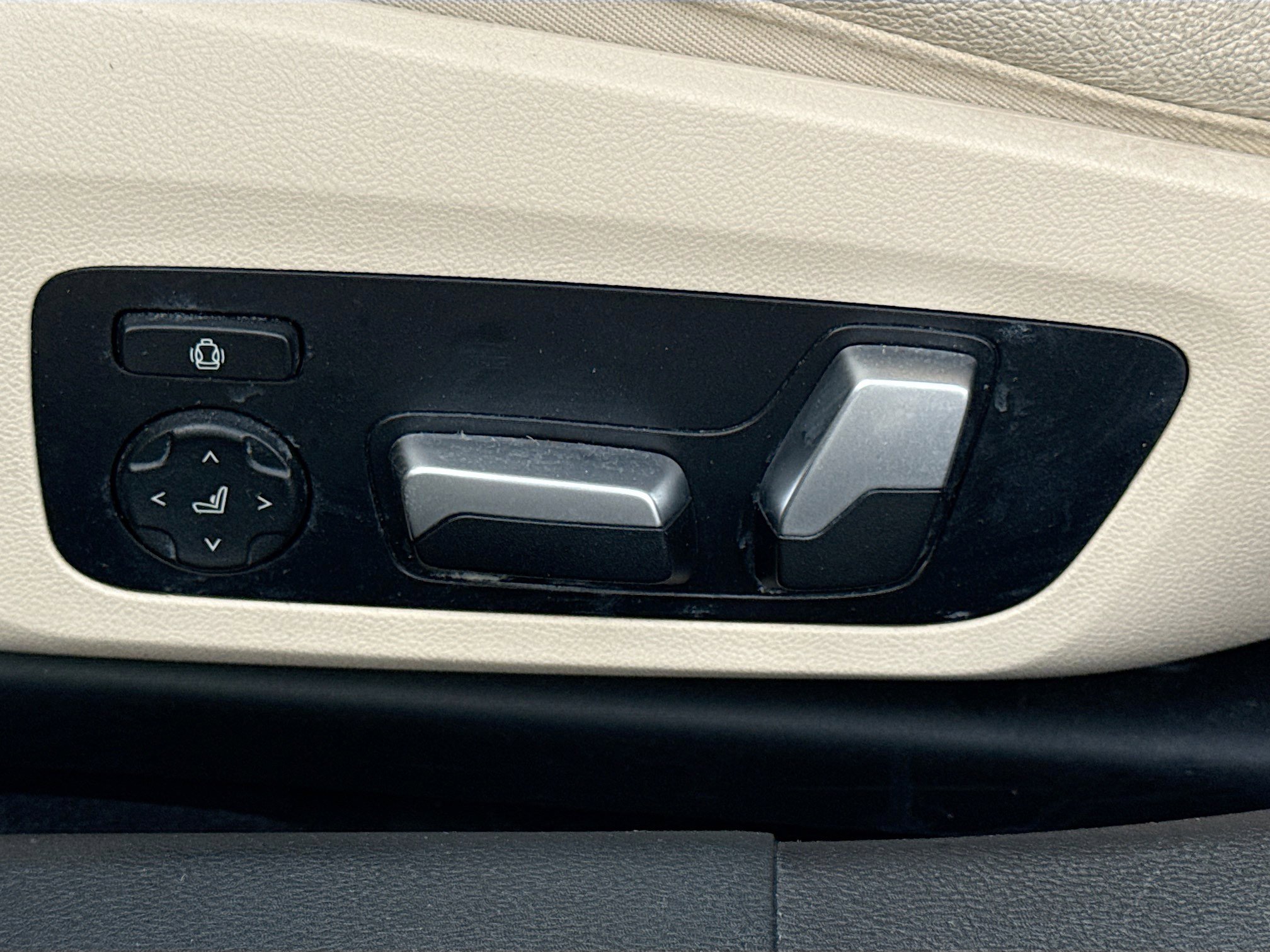 Used 2021 BMW 330i Sedan w/ Premium Package image 24