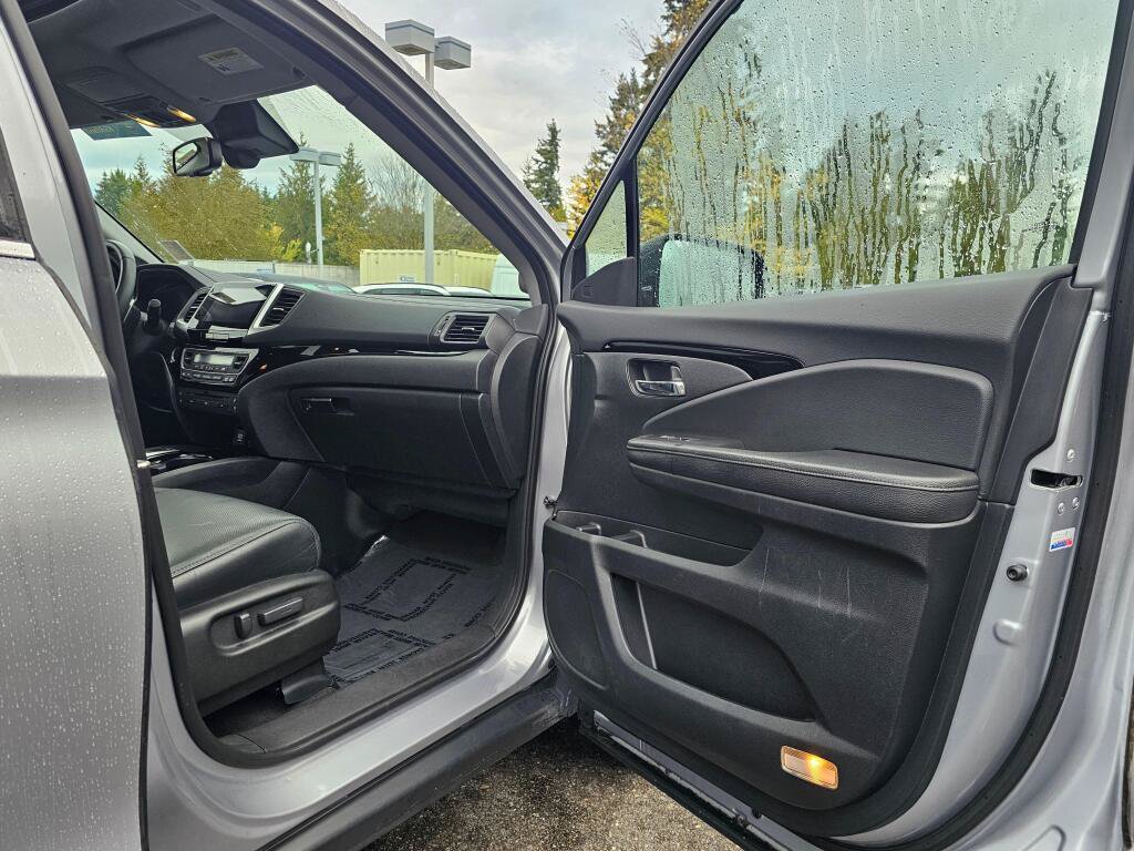 Certified 2017 Honda Pilot Elite image 12