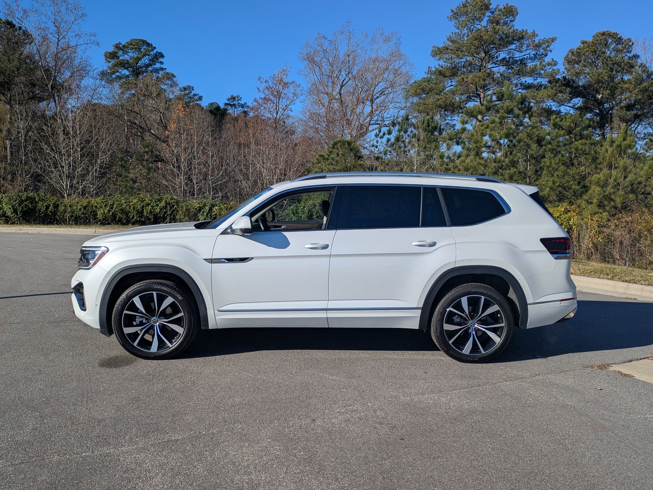 Used 2024 Volkswagen Atlas SEL Premium R-Line image 8