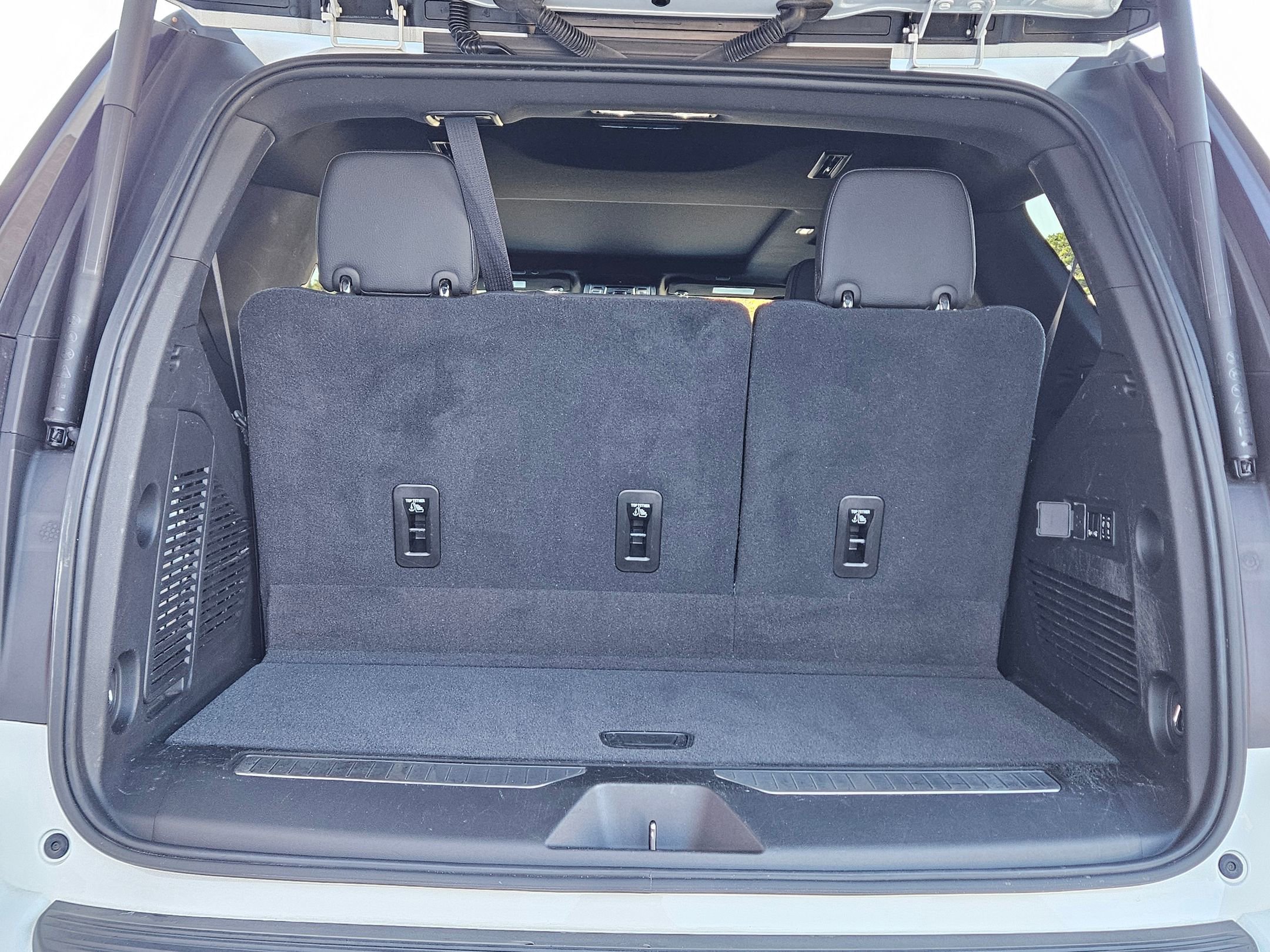 Used 2021 GMC Yukon Denali w/ Denali Premium Package image 29