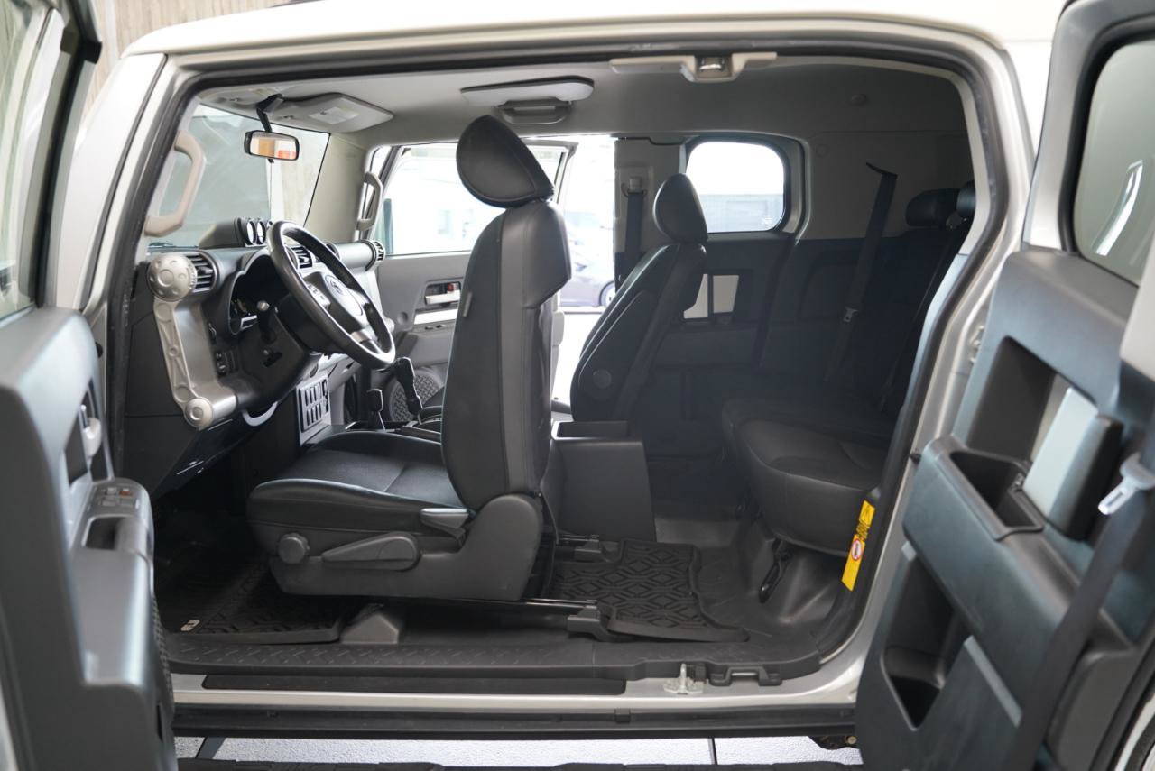 Used 2008 Toyota FJ Cruiser 4WD image 38