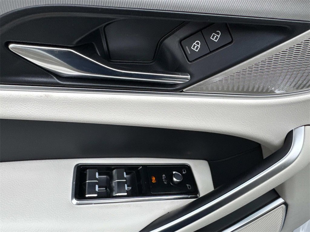 New 2026 Jaguar F-PACE R-Dynamic S image 31