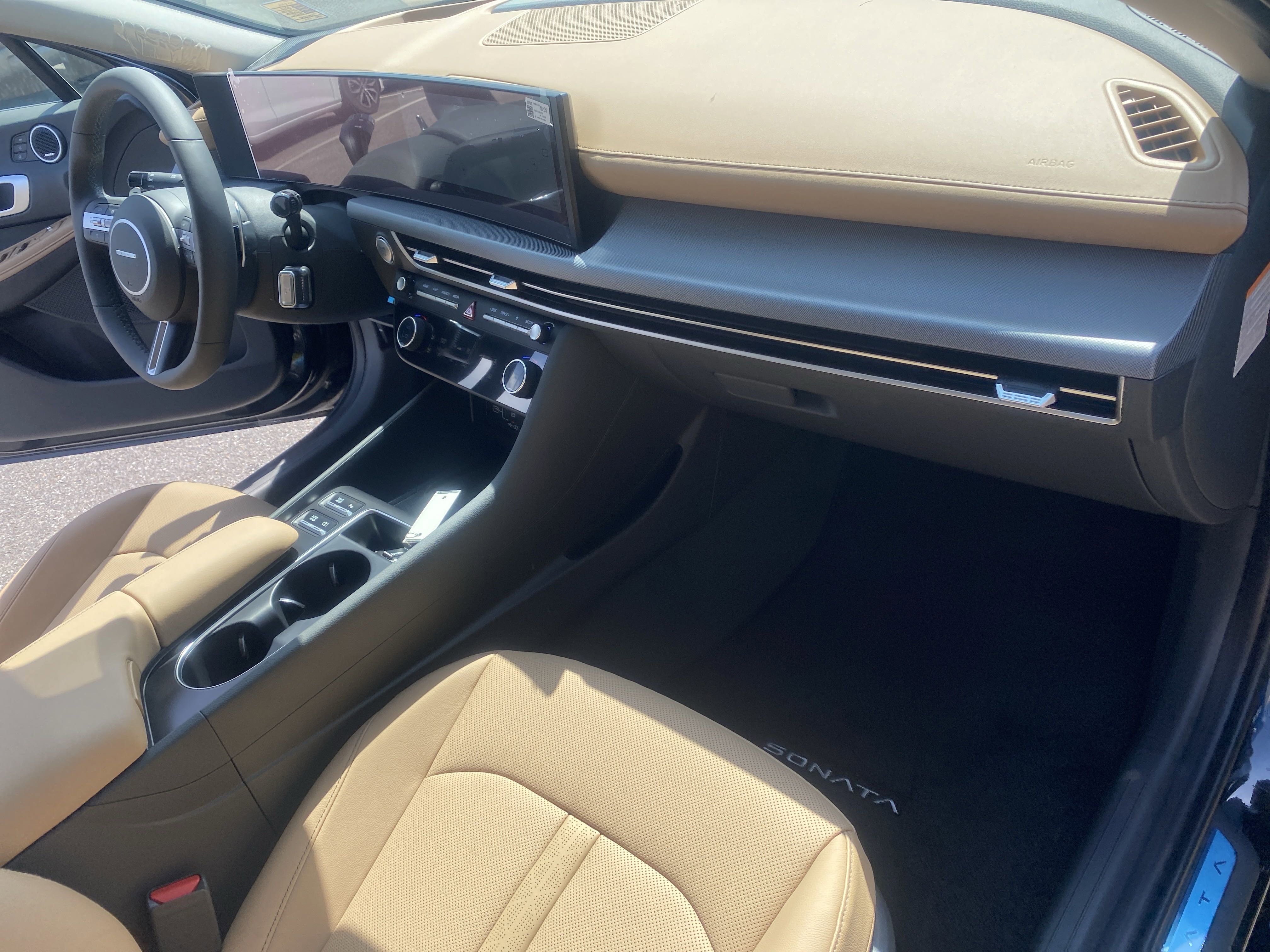 New 2025 Hyundai Sonata Limited image 17