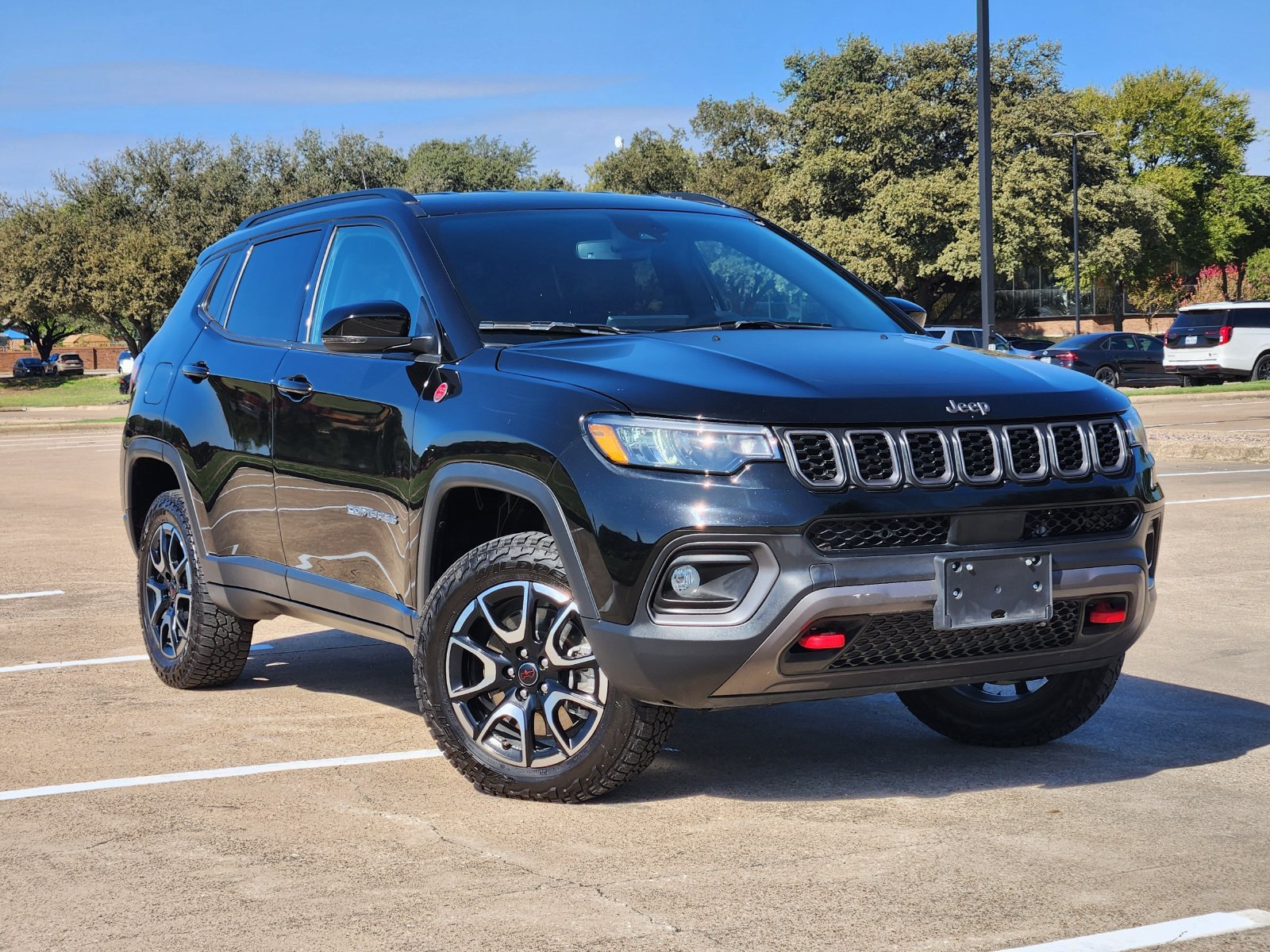 Used 2025 Jeep Compass Trailhawk AWD/4WD image 1