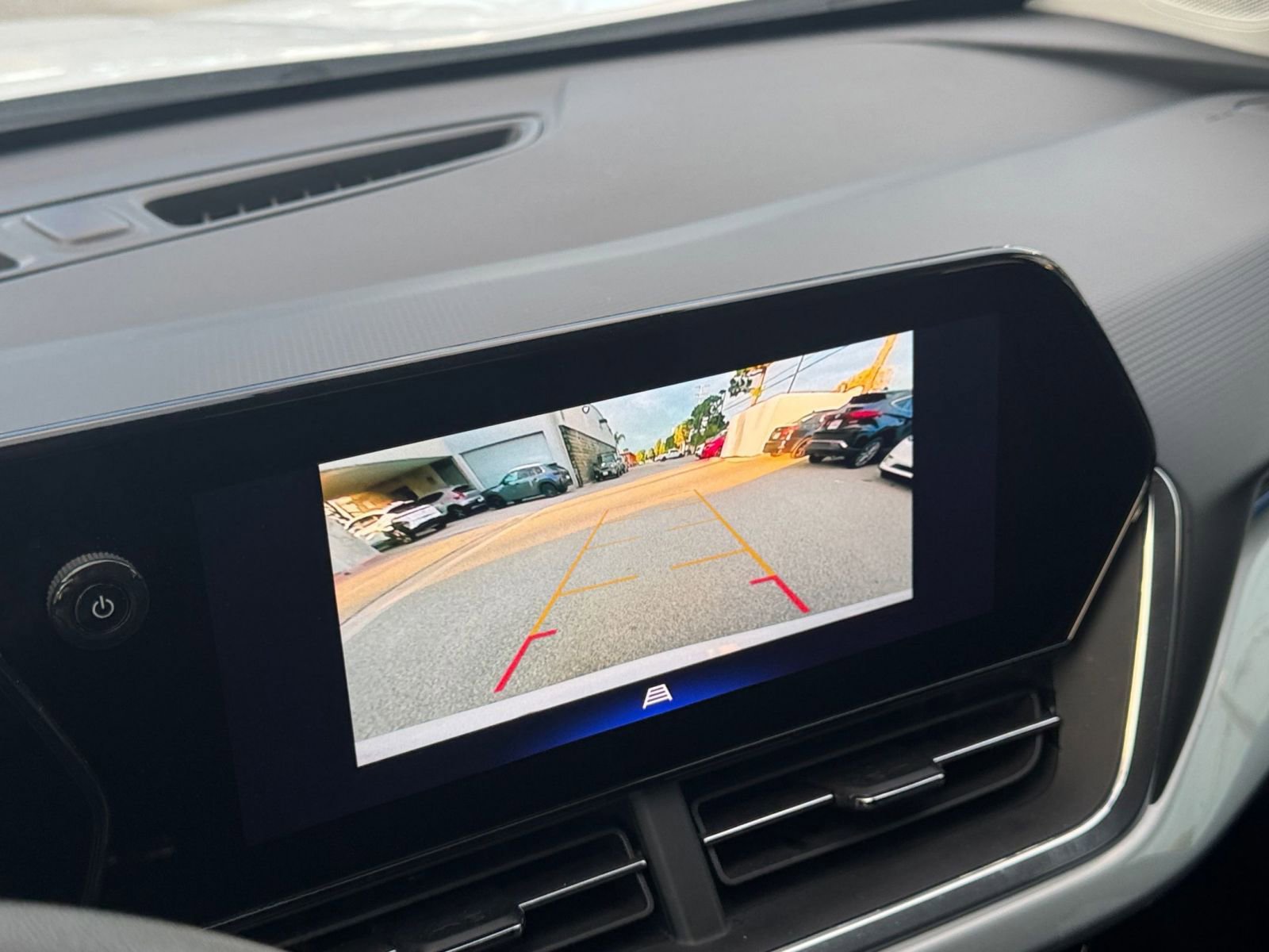 Used 2025 Chevrolet Trax LT image 17