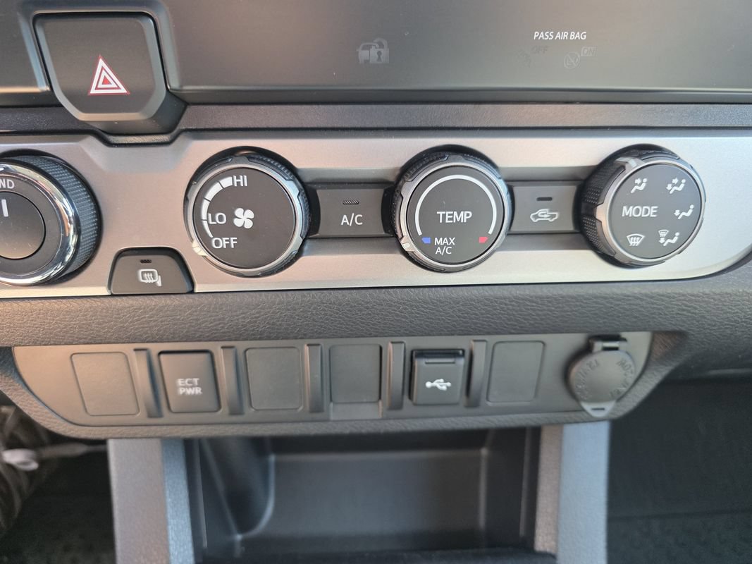 Used 2022 Toyota Tacoma SR w/ SX Package AWD/4WD image 27