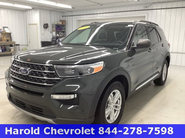 Used 2022 Ford Explorer XLT w/ Equipment Group 202A image 3