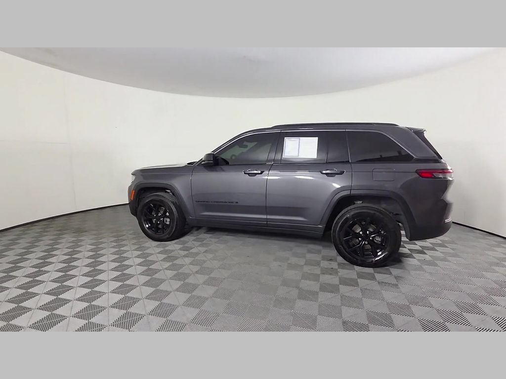 Used 2026 Jeep Grand Cherokee Altitude RWD image 43