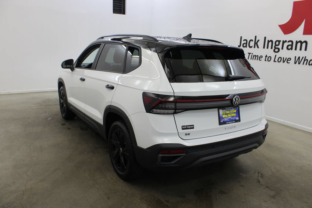 New 2026 Volkswagen Taos SE FWD image 3