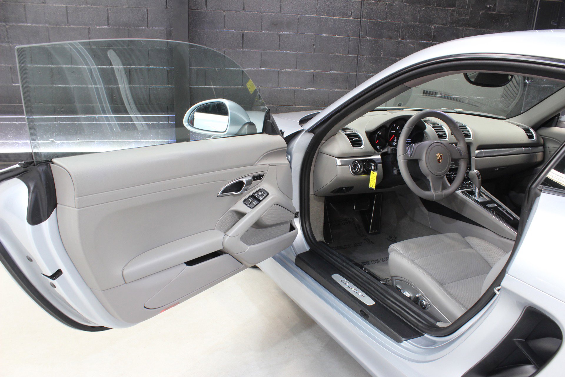 Used 2015 Porsche Cayman RWD image 28