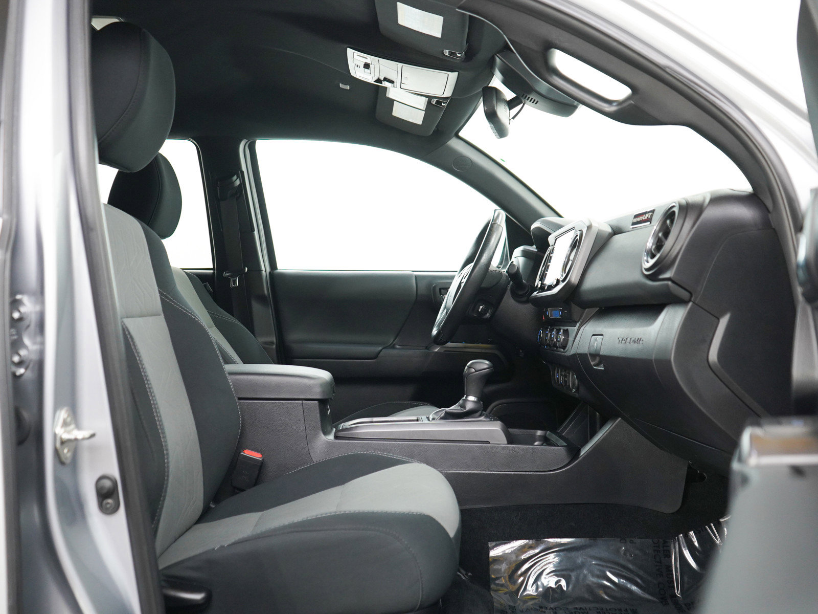 Used 2020 Toyota Tacoma TRD Sport AWD/4WD image 11