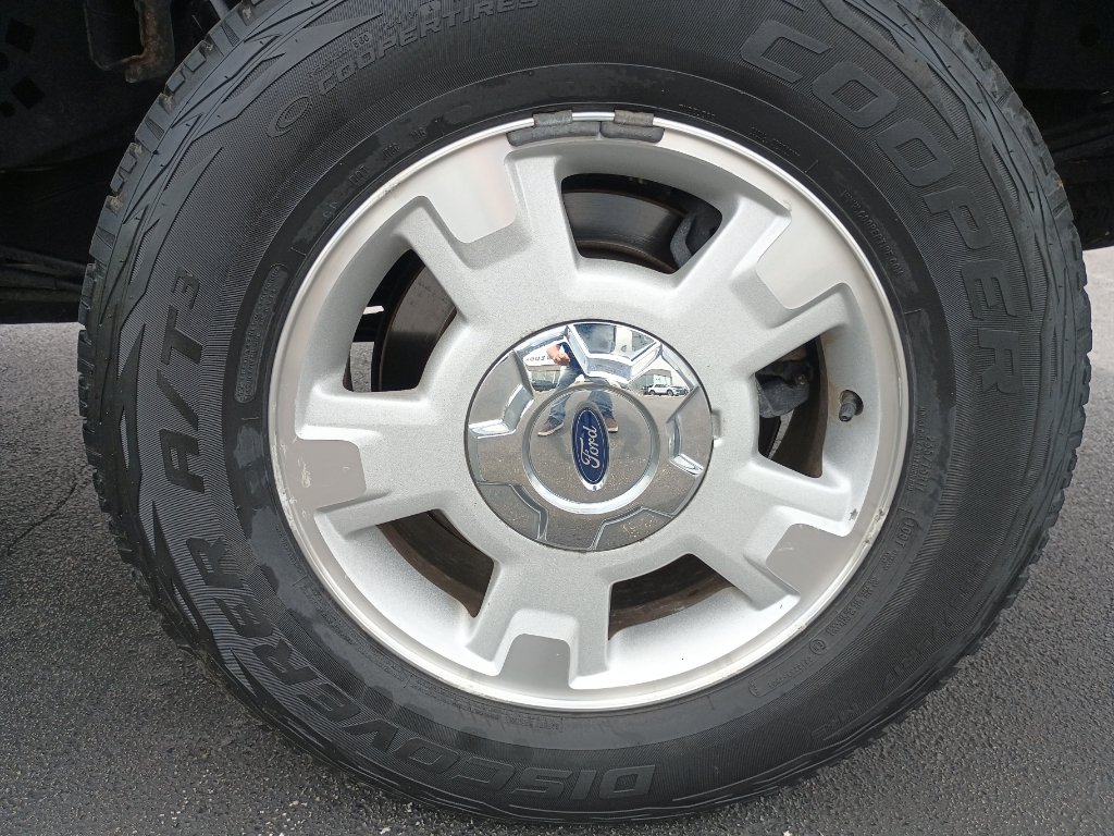 Used 2013 Ford F150 XLT w/ Mid Equipment Group RWD image 12
