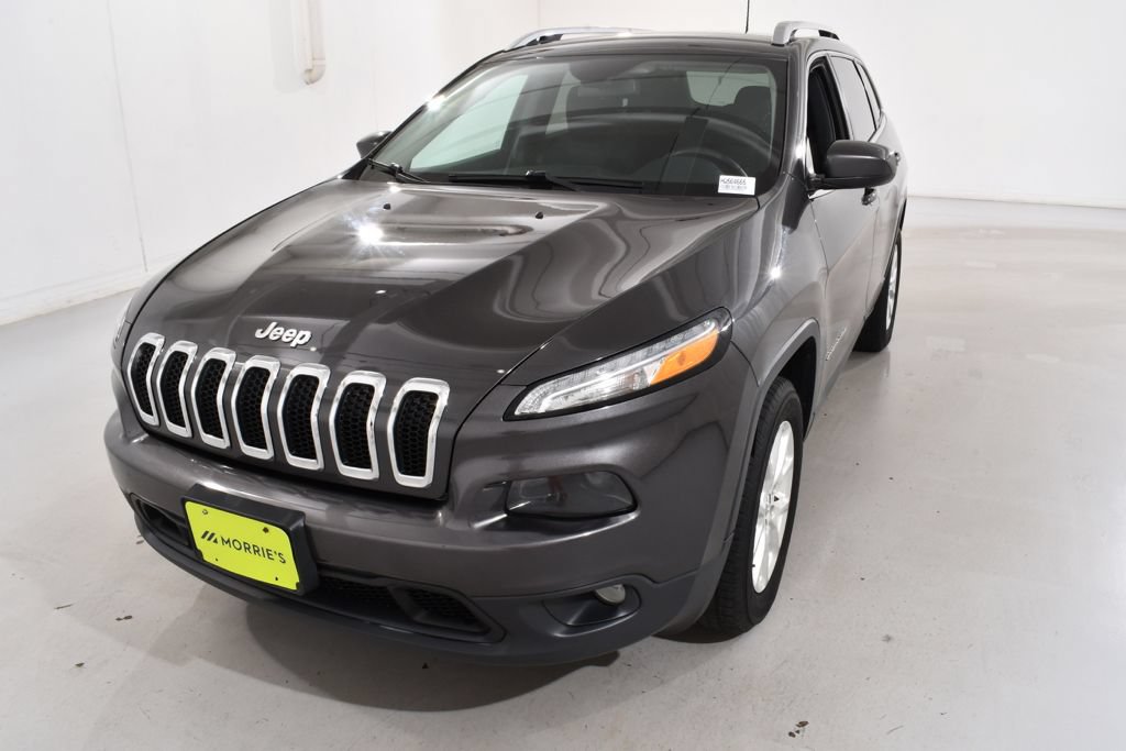 Used 2017 Jeep Cherokee Latitude AWD/4WD image 2