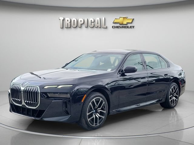 Used 2025 BMW 740i RWD image 1