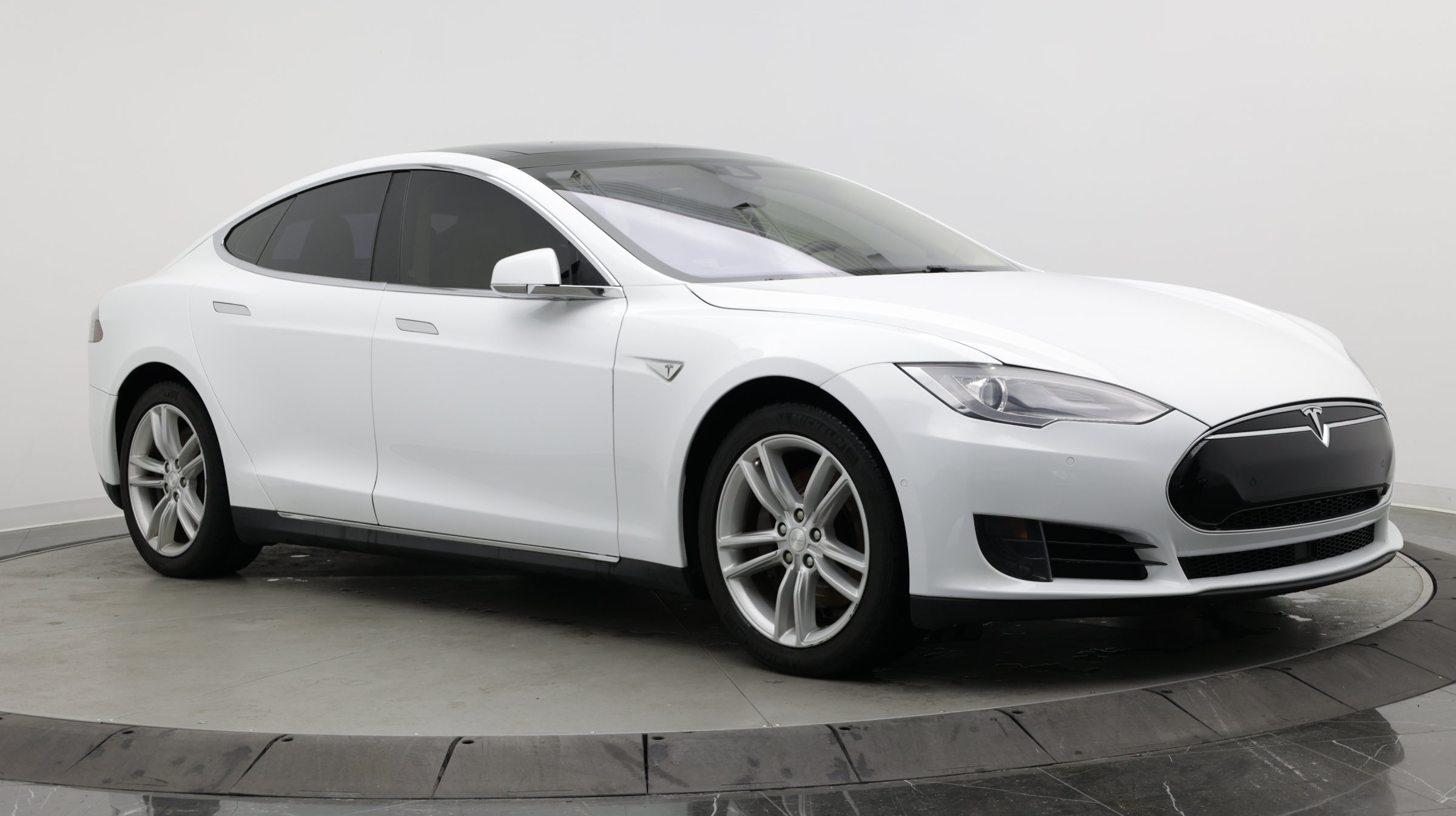 Used 2016 Tesla Model S 70 RWD image 3