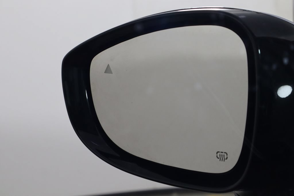 Used 2025 Chrysler Pacifica Limited FWD image 30