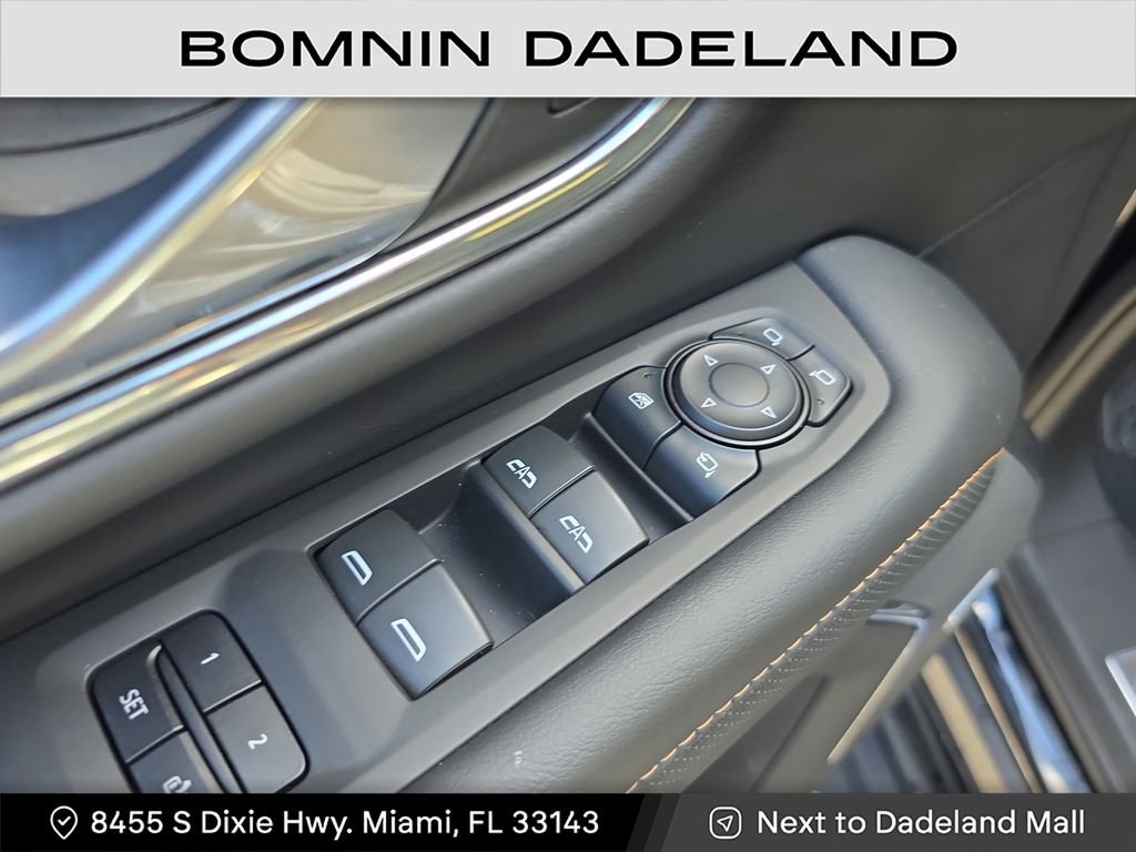 Used 2023 GMC Yukon AT4 w/ Technology Package image 14