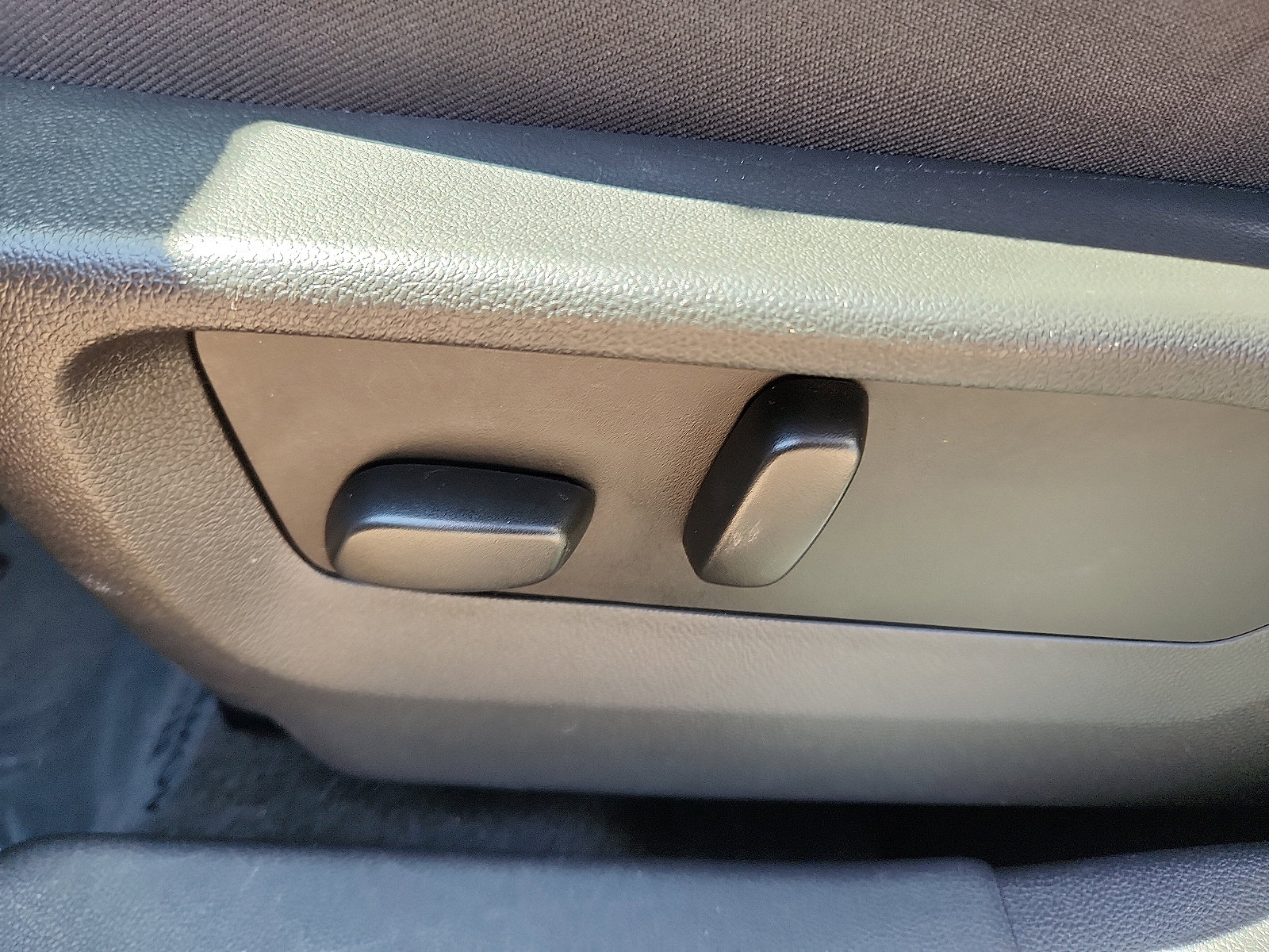 Used 2023 Buick Envision Essence w/ Sport Touring Package FWD image 12