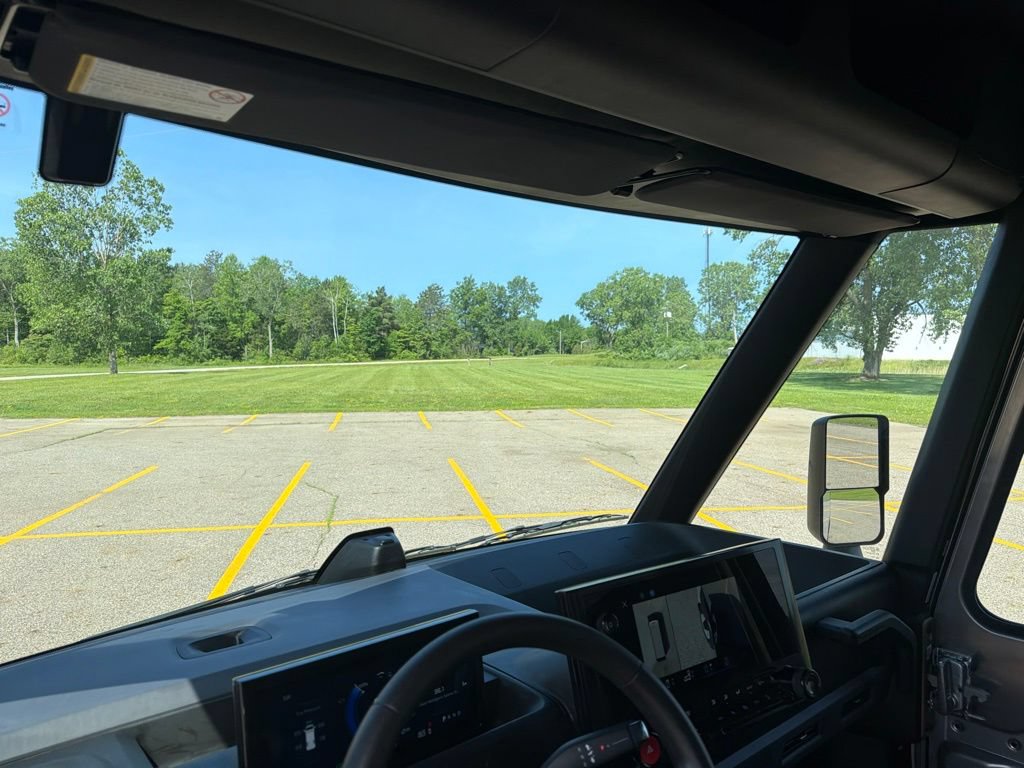 Used 2024 Chevrolet Brightdrop 600 w/ Commercial Equipment Package AWD/4WD image 18