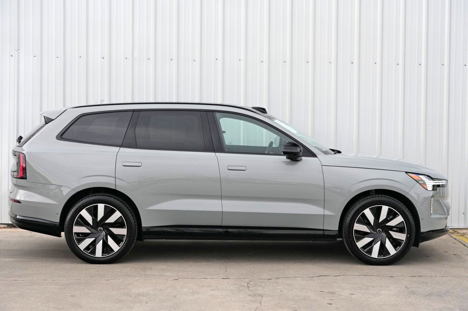 Used 2025 Volvo EX90 Ultra image 52