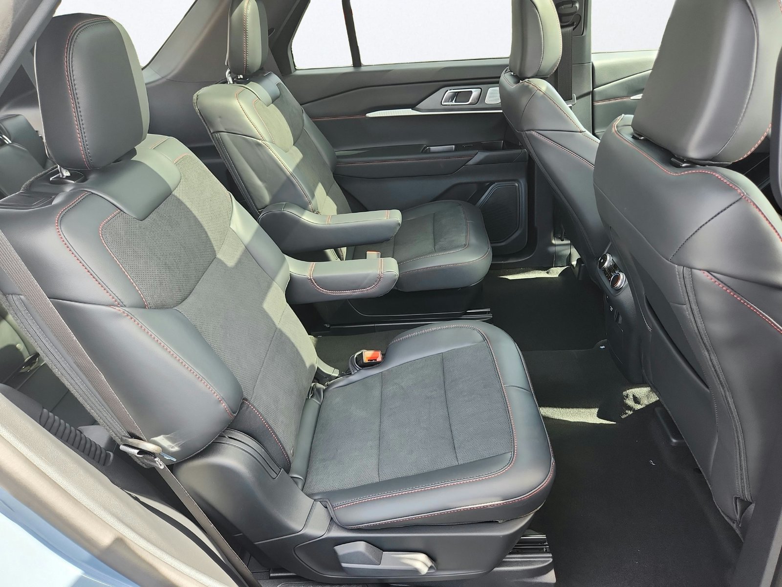 New 2027 Ford Explorer ST w/ Sun And Sound Package AWD/4WD image 31