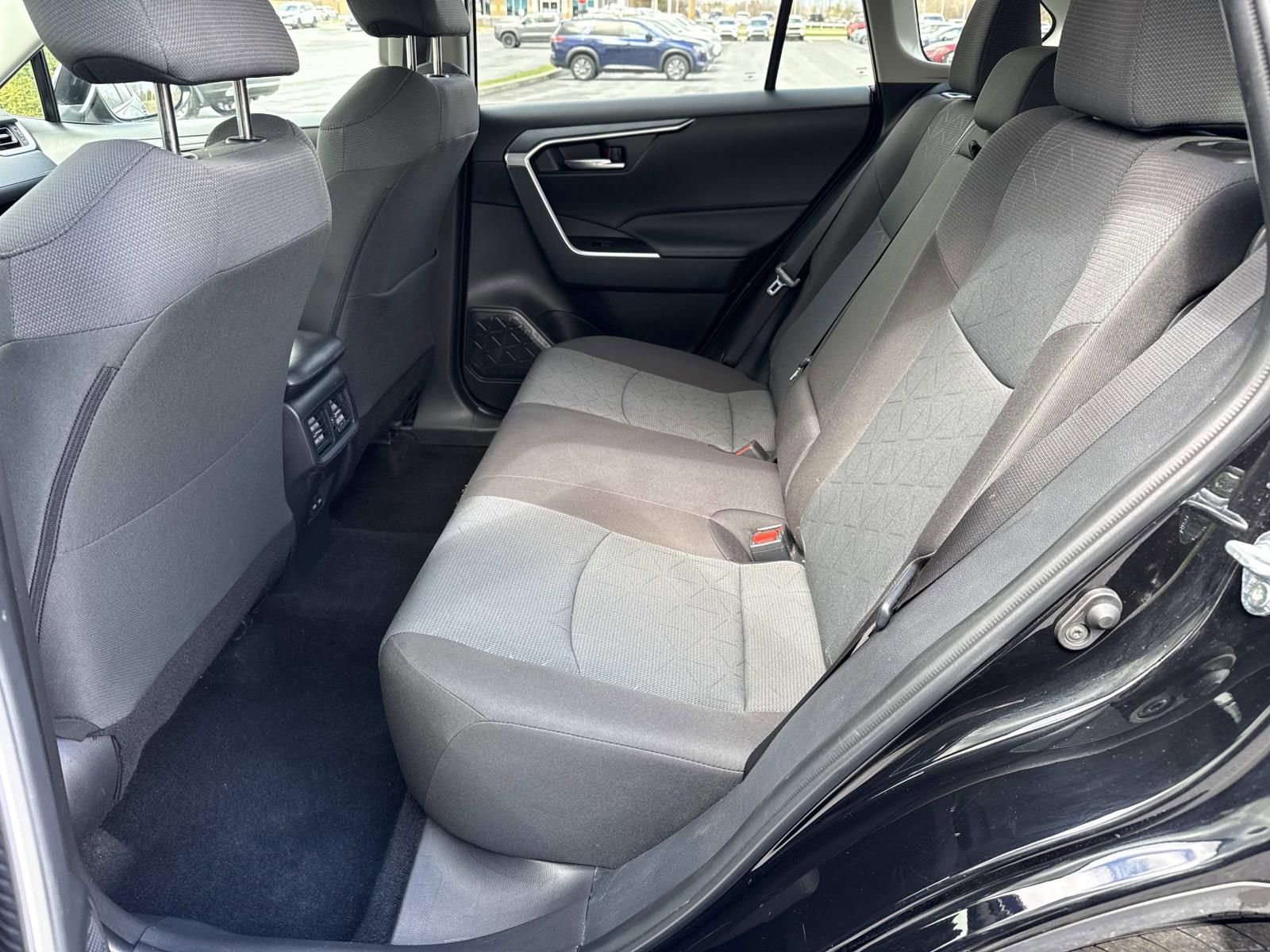 Used 2025 Toyota RAV4 XLE AWD/4WD image 28