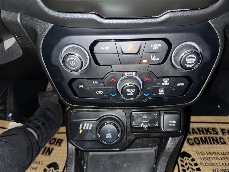 Used 2021 Jeep Renegade Sport image 36