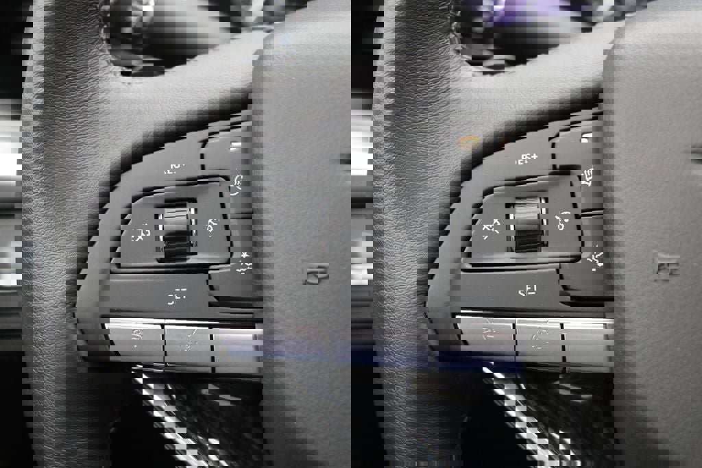 Used 2025 Cadillac XT6 Premium Luxury image 22