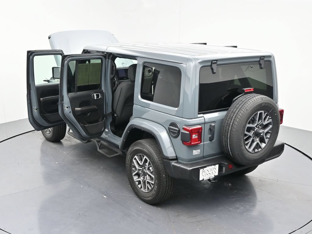 Used 2024 Jeep Wrangler Unlimited Sahara w/ Technology Group AWD/4WD image 21