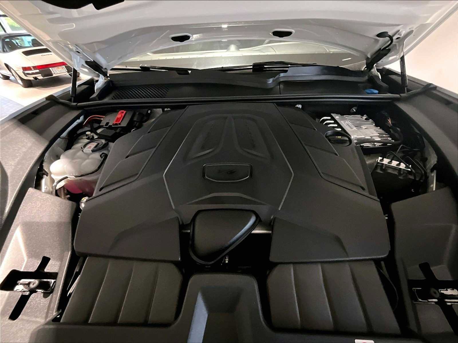 Used 2025 Porsche Cayenne Coupe image 24