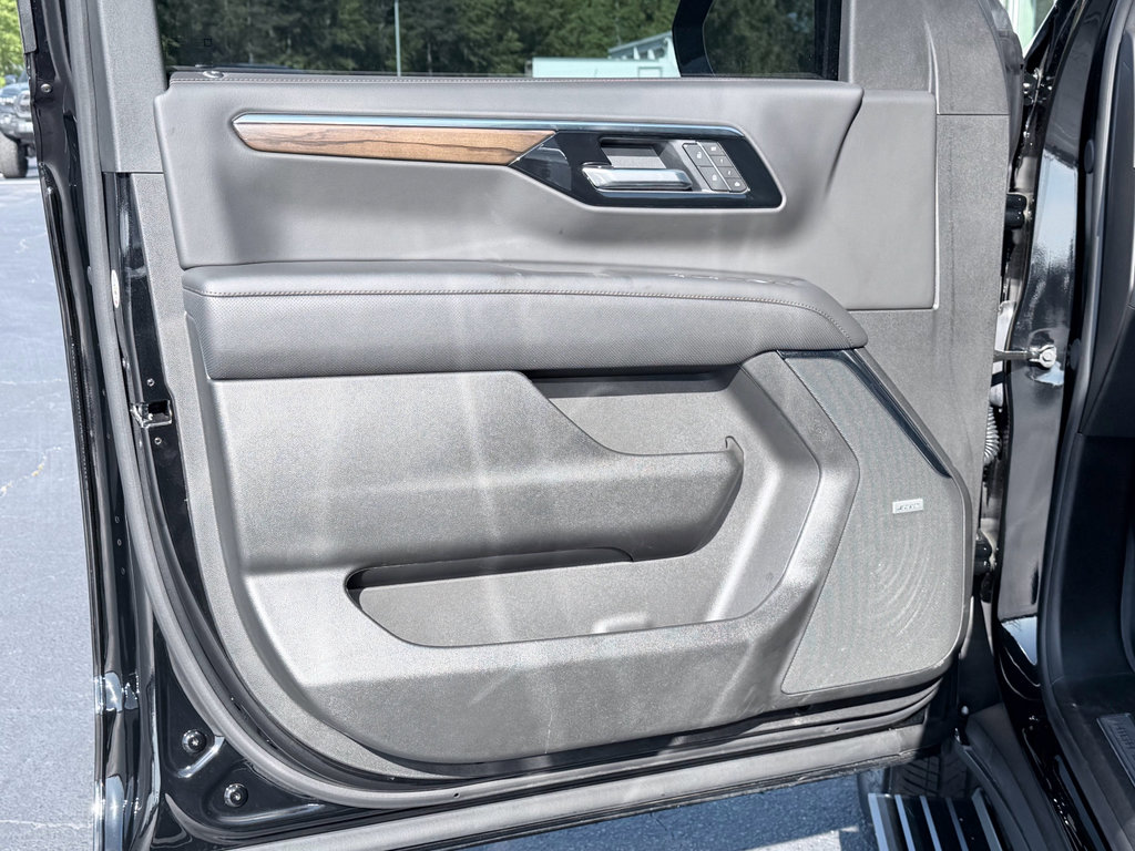 Used 2026 Chevrolet Tahoe High Country RWD image 32
