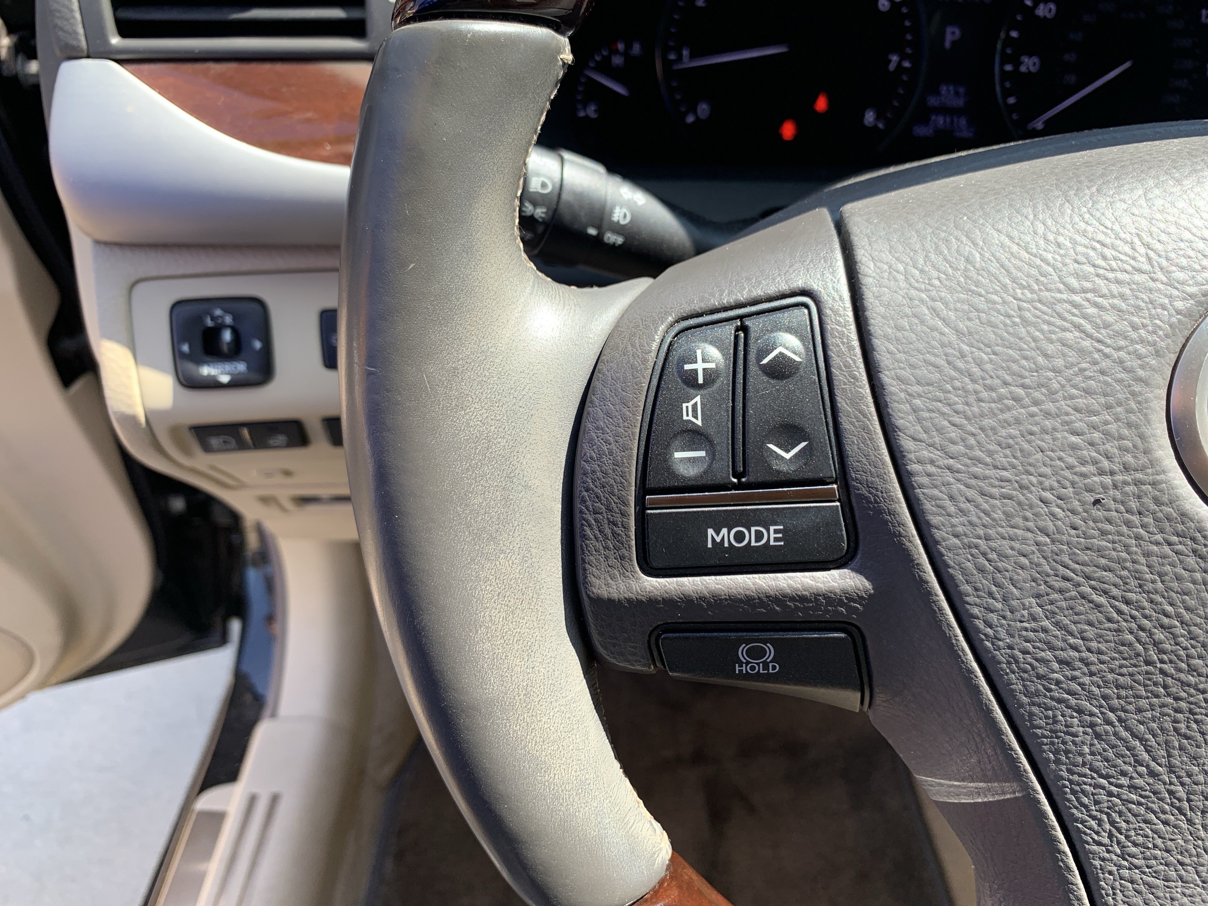 Used 2013 Lexus LS 460 AWD w/ Comfort Pkg image 19